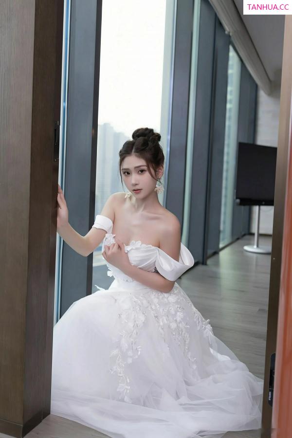   [XiuRen]高清写真图 2025.09.26 No.10814 刘婷婷 白色婚纱第6张图片